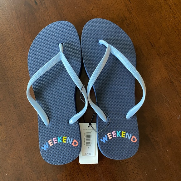 NWT Gap flip flops size 7 - Picture 1 of 1